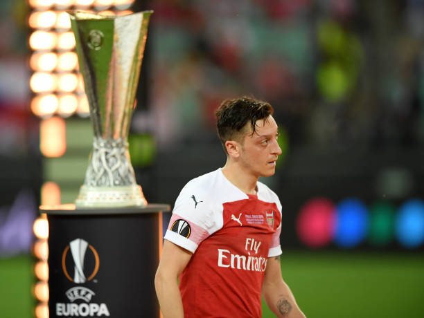 Was this the reason behind the Ozil-Emery sideshow at Arsenal? 5 BAKU, AZERBAIJAN - MAY 29: Mesut Ozil of Arsenal removes his runners up medal following his team's defeat in the UEFA Europa League Final between Chelsea and Arsenal at Baku Olimpiya Stadionu on May 29, 2019 in Baku, Azerbaijan. (Photo by Shaun Botterill/Getty Images)Cesc Fabregas savages Mesut Ozil
