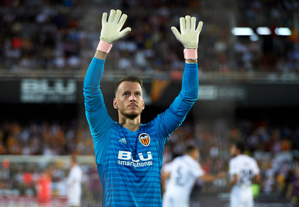 Barcelona to land Arsenal target as they complete €25m sale to Everton 2 VALENCIA, SPAIN - OCTOBER 07: Norberto Murara Neto of Valencia greets fans before the La Liga match between Valencia CF and FC Barcelona at Estadio Mestalla on October 7, 2018 in Valencia, Spain. (Photo by Manuel Queimadelos Alonso/Getty Images)