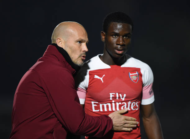 What to expect from Freddie Ljungberg: From a close follower of his u23 team 4 BOREHAMWOOD, ENGLAND - MARCH 29: Freddie Ljungberg, Manager of Arsenal gives Jordi Osei-Tutu of Arsenal instructions during the Premier League 2 match between Arsenal and West Ham United at Meadow Park on March 29, 2019 in Borehamwood, England. (Photo by Harriet Lander/Getty Images)