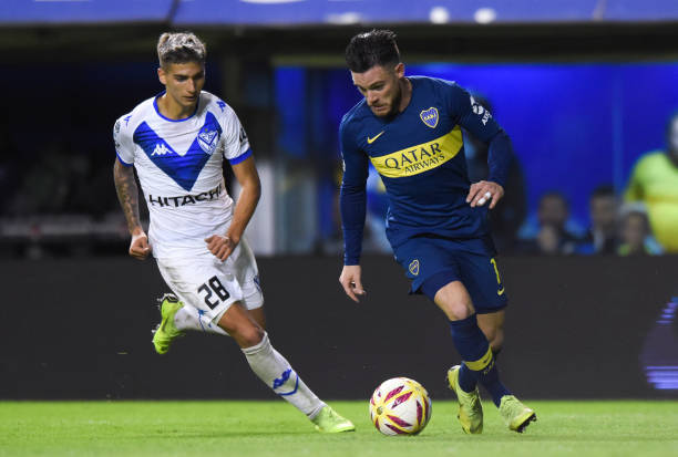 Arsenal identify 3 midfielders playing in Argentina 4 BUENOS AIRES, ARGENTINA - MAY 16: Nahitan Nandez of Boca Juniors fights for the ball with Gaston Gimenez of Velez Sarsfield during a Quarter Final second leg match between Boca Juniors and Velez Sarsfield as part of Copa de la Superliga 2019 at Estadio Alberto J. Armando on May 16, 2019 in Buenos Aires, Argentina. (Photo by Marcelo Endelli/Getty Images)