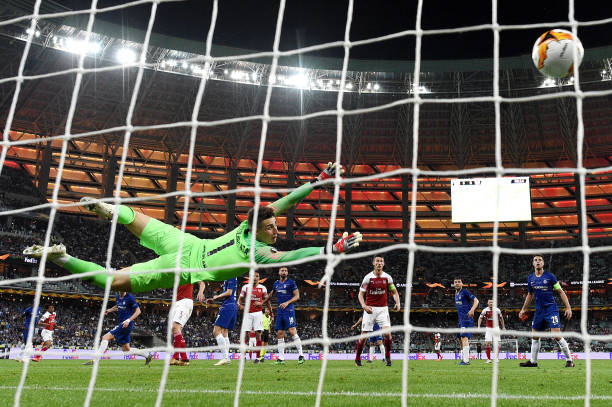 BAKU, AZERBAIJAN - MAY 29: Alex Iwobi of Arsenal scores his sides goal pass goalkeeper Kepa Arrizabalaga of Chelsea during the UEFA Europa League F...
