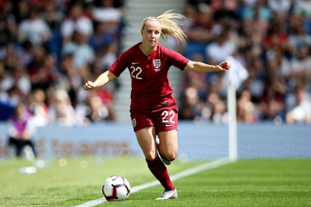 BRIGHTON, ENGLAND - JUNE 01: Beth Mead of England Women dribbles the ball during the International Friendly between England Women and New Zealand W...