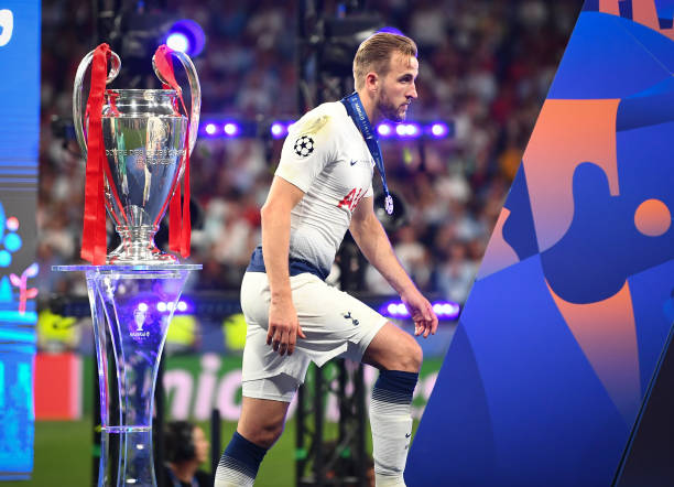 MADRID, SPAIN - JUNE 01: Harry Kane of Tottenham looks dejected as he walks past the European Cup after the UEFA Champions League Final between Tot...