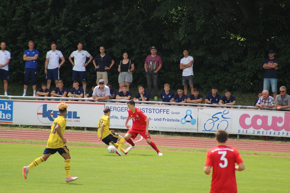 Arsenal playing in the u17 Bundesliga Cup against Bayern Munich (Photo via Facebook / u17-Bundesliga Cup)