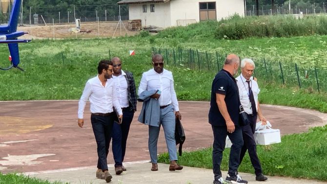 Nicolas Pepe's agent arriving in Dimaro (Photo via GianlucaDiMarzio.com)