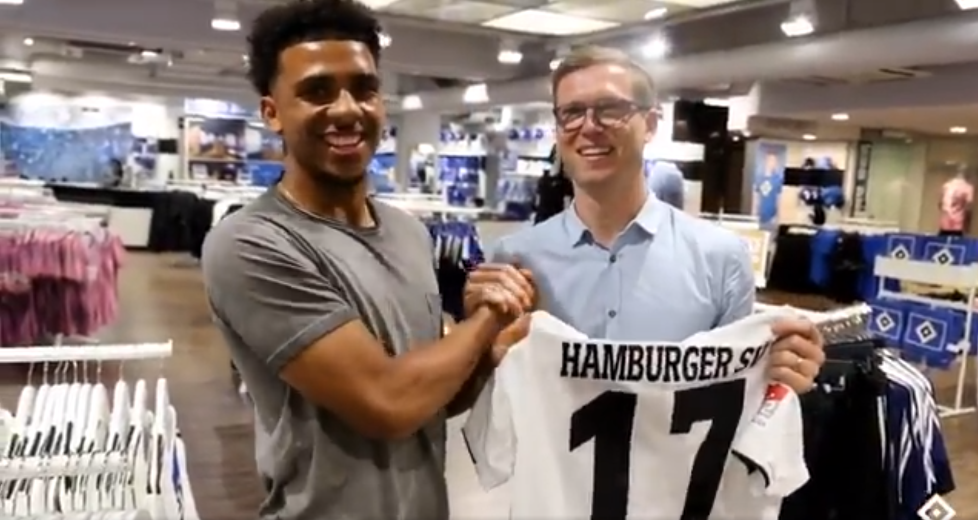 Xavier Amaechi in his signing video with Hamburger SV (Photo via Twitter / HSV)