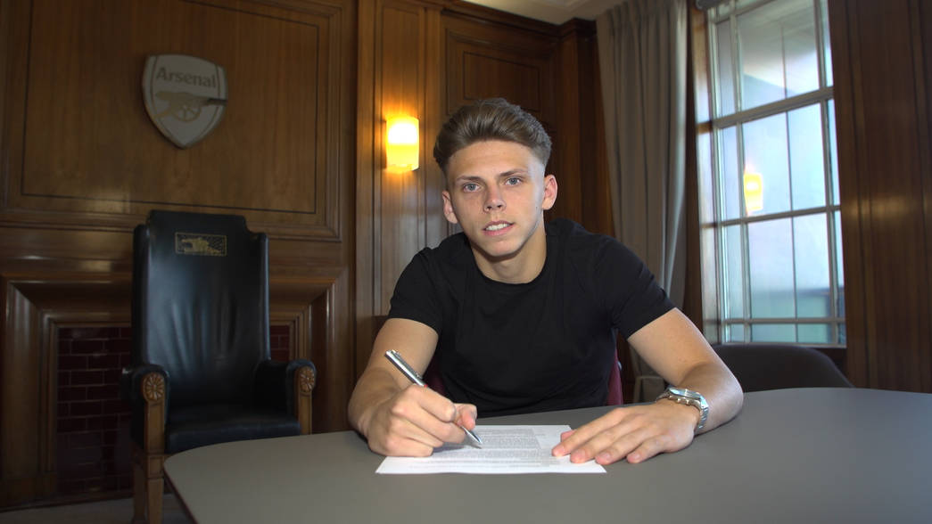 Ben Cottrell signs for Arsenal. Arsenal Training Ground. London Colney, Herts, 2/7/19. Credit : Arsenal Football Club / David Price.