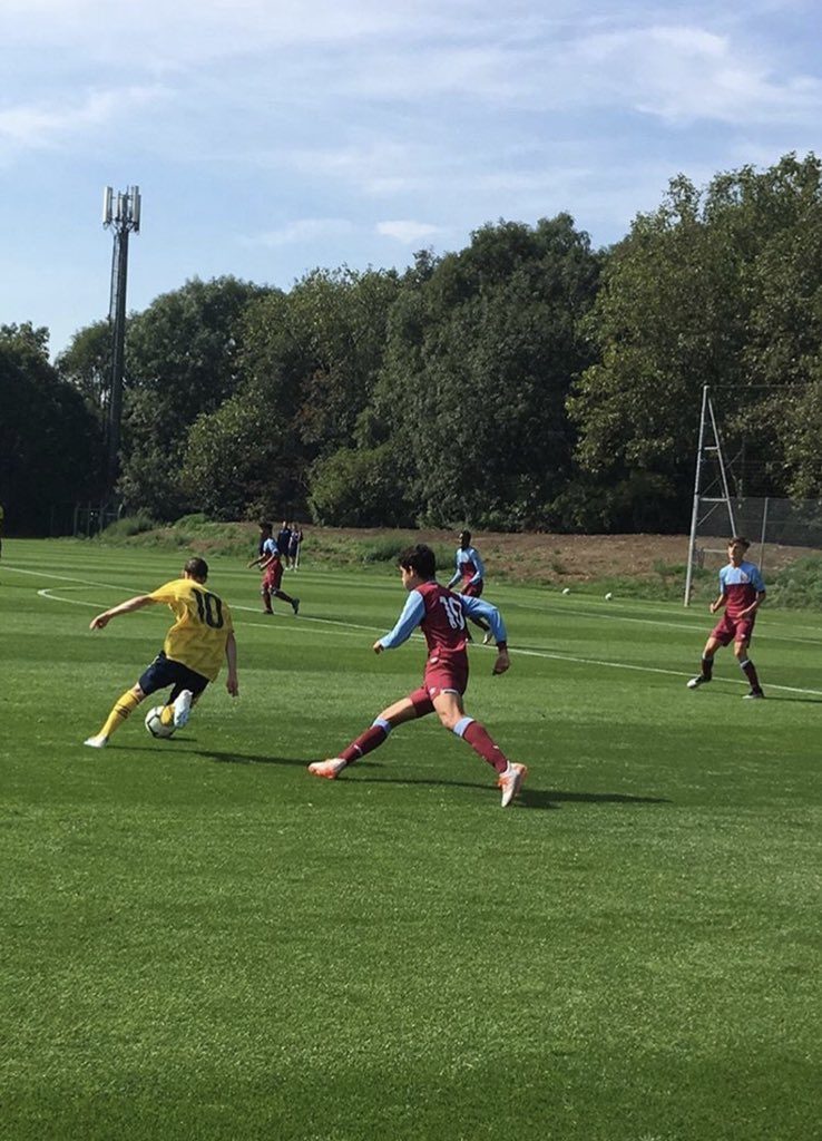 Marcelo Flores featuring for Arsenal u16s against West Ham