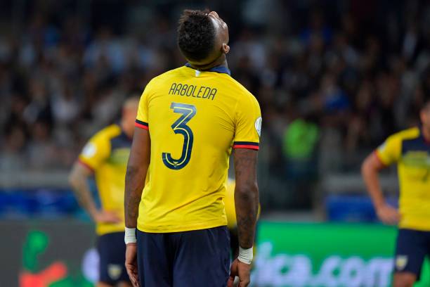 Ecuador's Robert Arboleda gestures after being knocked out of the Copa America football tournament after tying 1-1 with Japan in a group match at the Mineirao Stadium in Belo Horizonte, Brazil, on June 24, 2019. (Photo by Luis ACOSTA / AFP)        