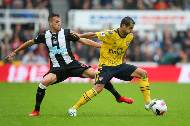 No clear best player but the worst is obvious: Arsenal August player ratings 4 NEWCASTLE UPON TYNE, ENGLAND - AUGUST 11: Henrikh Mkhitaryan of Arsenal battles for possession with Javier Manquillo of Newcastle United during the Premier League match between Newcastle United and Arsenal FC at St. James Park on August 11, 2019 in Newcastle upon Tyne, United Kingdom. (Photo by Alex Livesey/Getty Images)