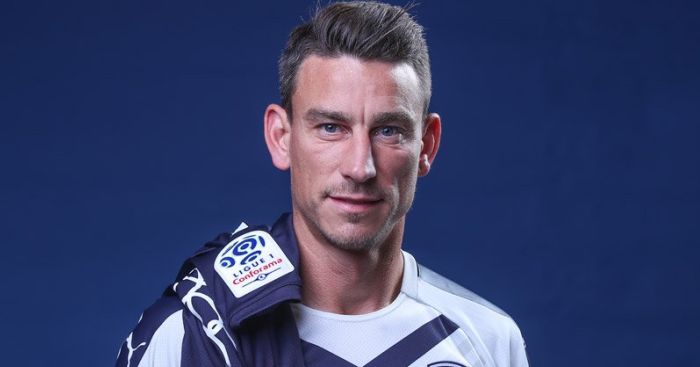 Laurent Koscielny after signing for Bordeaux (Photo via Girondins.com)