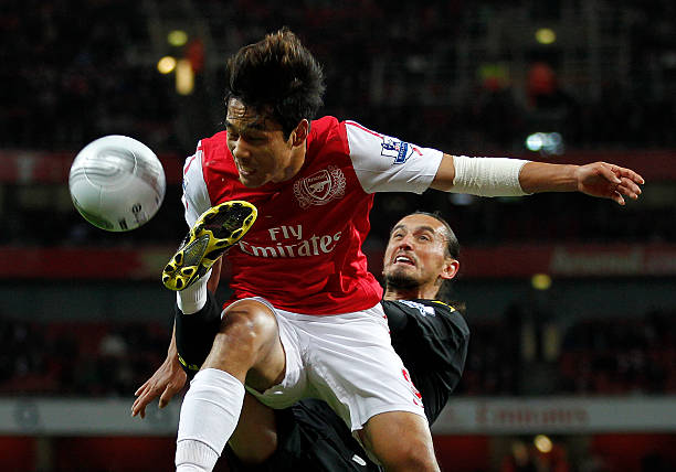 Arsenal's South Korean player Park Chu-Young (L) vies with Bolton Wanderers' Turkish player Tuncay Sanli during the league cup fourth round footbal...