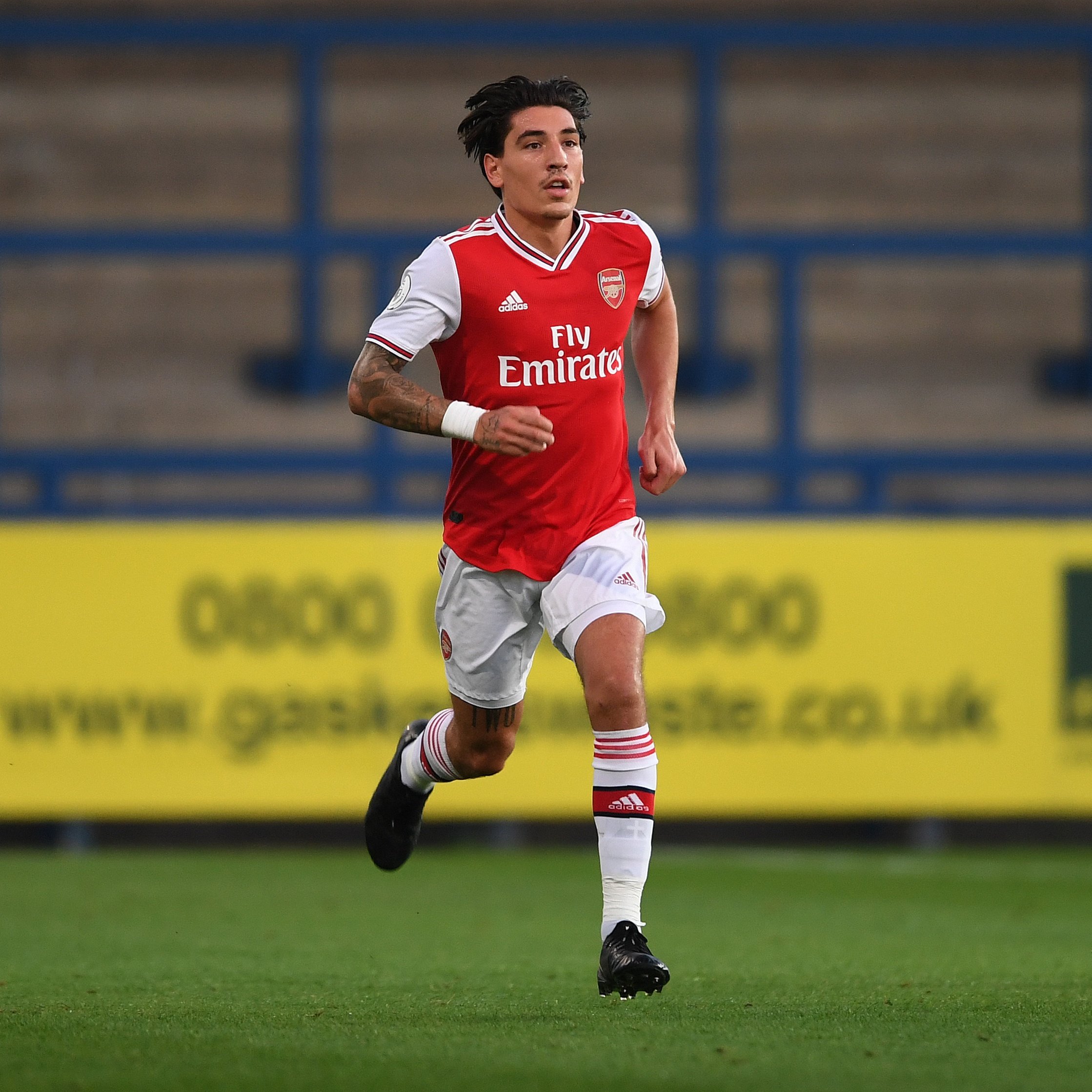 Hector Bellerin in the u23 game against Wolverhampton Wanderers (Photo via Twitter / ArsenalAcademy)