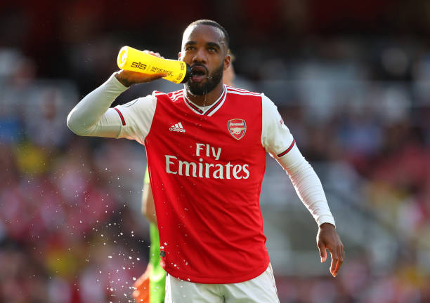 LONDON, ENGLAND - SEPTEMBER 01: Alexandre Lacazette of Arsenal has a drink during the Premier League match between Arsenal FC and Tottenham Hotspur at Emirates Stadium on September 01, 2019 in London, United Kingdom. (Photo by Catherine Ivill/Getty Images)