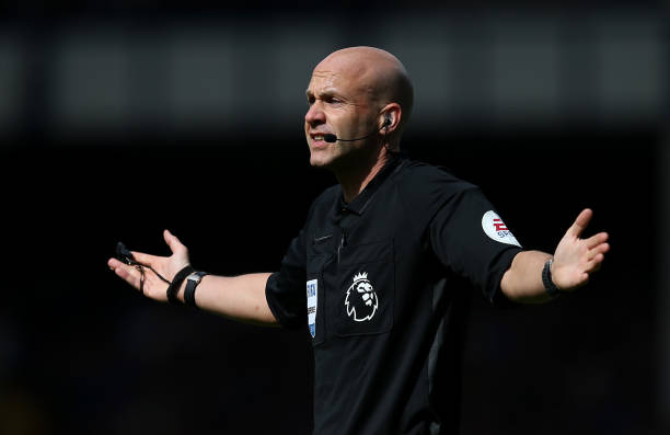 LIVERPOOL, ENGLAND - SEPTEMBER 01: Referee Anthony Taylor during the Premier League match between Everton FC and Wolverhampton Wanderers at Goodiso...