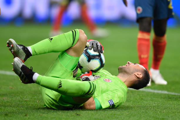 SAO PAULO, BRAZIL - JUNE 28: David Ospina of Colombia makes a save during the Copa America Brazil 2019 quarterfinal match between Colombia and Chile at Arena Corinthians on June 28, 2019 in Sao Paulo, Brazil. (Photo by Pedro Vilela/Getty Images)