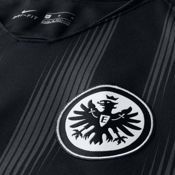 eintracht frankfurt home shirt crest