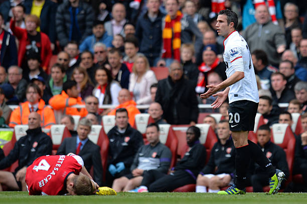 Robin van Persie gets annoyed at Per Mertesacker 2 LONDON, ENGLAND - APRIL 28: Robin van Persie of Manchester United appeals to the referee after he fouled Per Mertesacker of Arsenal during the Barclays Premier League match between Arsenal and Manchester United at Emirates Stadium on April 28, 2013 in London, England. (Photo by Shaun Botterill/Getty Images)