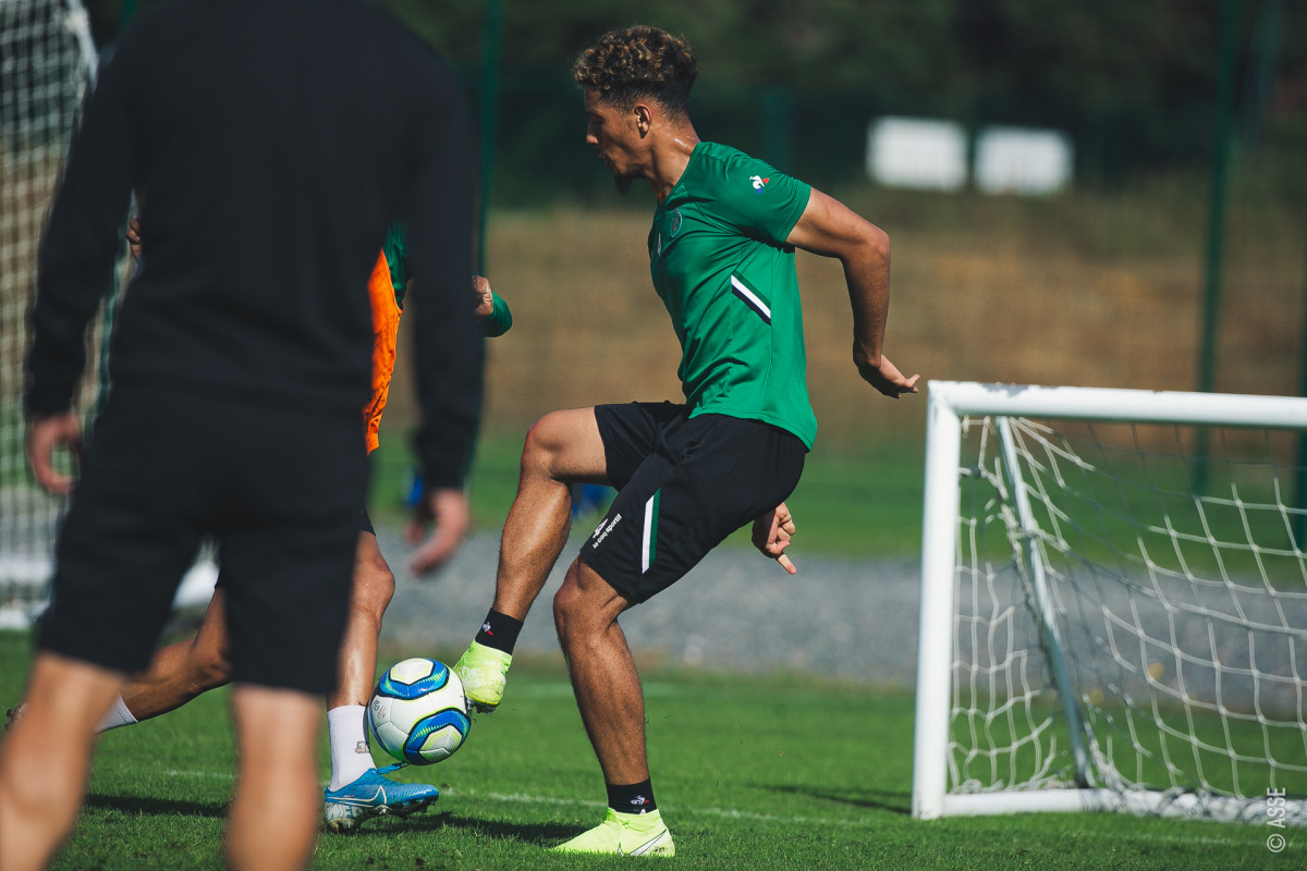 William Saliba back in training via ASSE