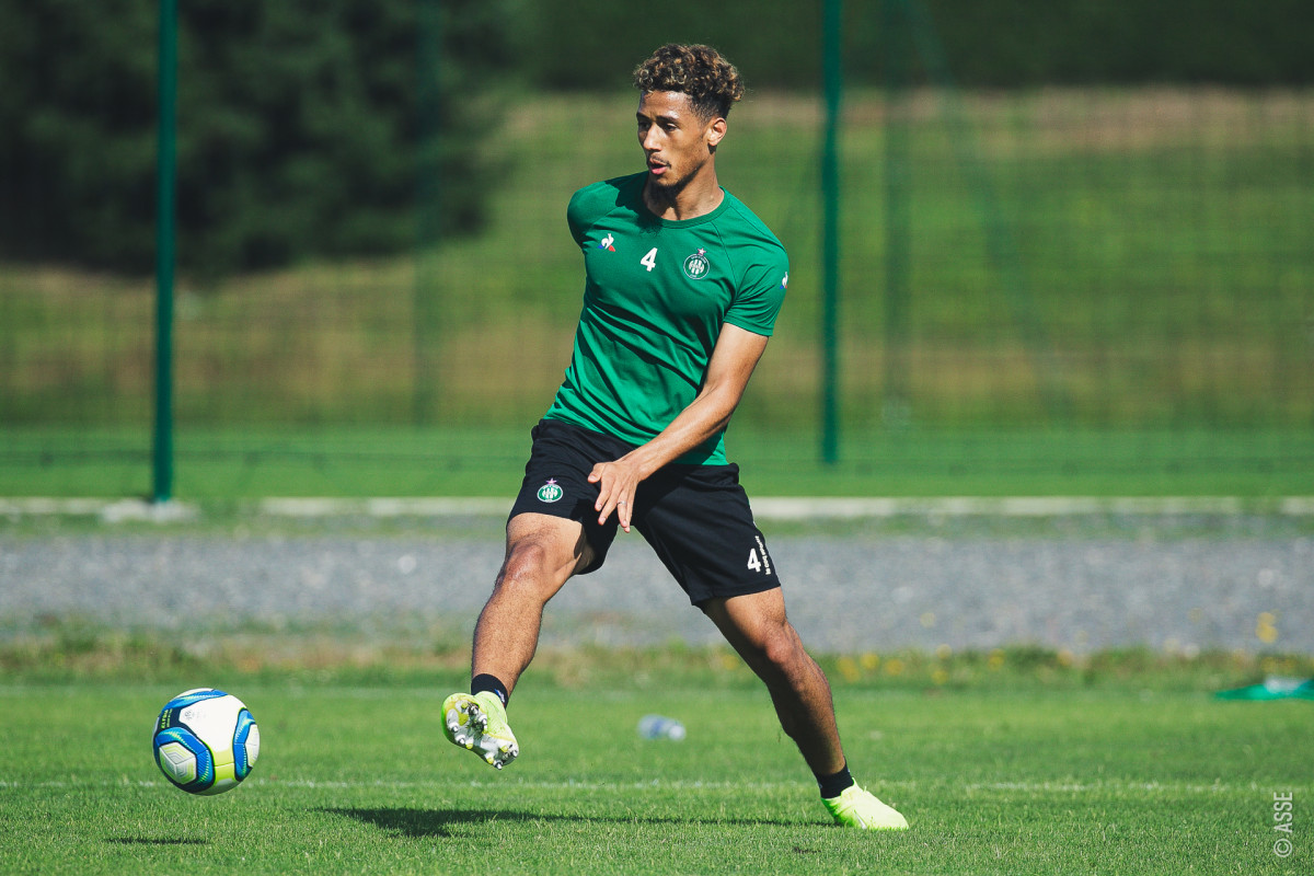 William Saliba back in training via ASSE