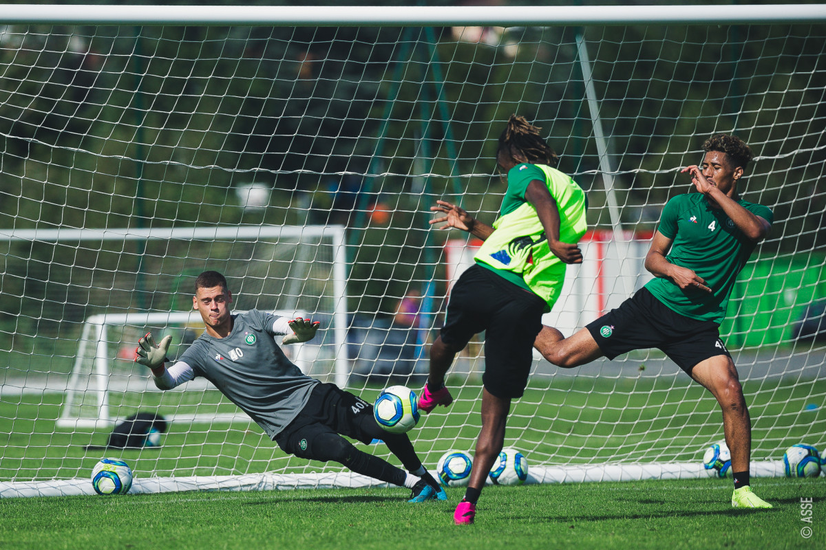 William Saliba back in training via ASSE