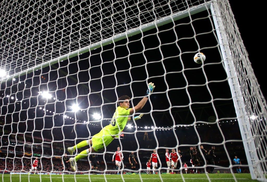 LONDON, ENGLAND - OCTOBER 24: Nicolas Pepe of Arsenal scores his team's third goal past Miguel Silva of Vitoria Guimaraes during the UEFA Europa League group F match between Arsenal FC and Vitoria Guimaraes at Emirates Stadium on October 24, 2019, in London, United Kingdom. (Photo by Bryn Lennon/Getty Images)