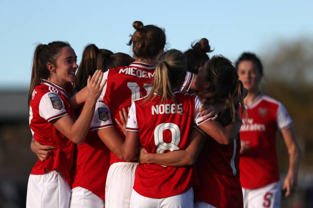 BOREHAMWOOD, ENGLAND - OCTOBER 27: Vivianne Miedema of Arsenal celebrates scoring her side's first goal with team mates during the Barclays FA Wome...