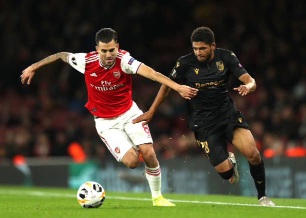 Ceballos gives strong hint of summer Real Madrid return 2 LONDON, ENGLAND - OCTOBER 24: Denis-Will Poha of Vitoria Guimaraes battles for possession with Dani Ceballos of Arsenal during the UEFA Europa League group F match between Arsenal FC and Vitoria Guimaraes at Emirates Stadium on October 24, 2019 in London, United Kingdom. (Photo by Naomi Baker/Getty Images)