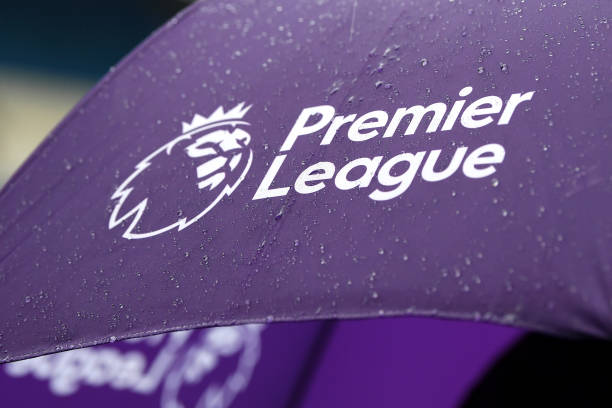 MANCHESTER, ENGLAND - OCTOBER 26: A detailed view of the Premier League logo is seen on an umbrella prior to the Premier League match between Manch...