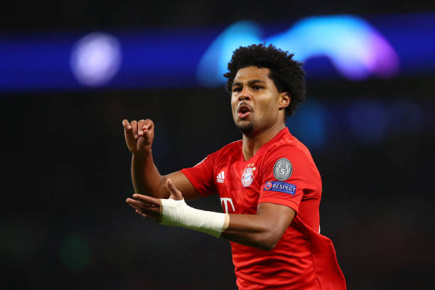 LONDON, ENGLAND - OCTOBER 01: Serge Gnabry of FC Bayern Munich celebrates after scoring his team's third goal during the UEFA Champions League grou...