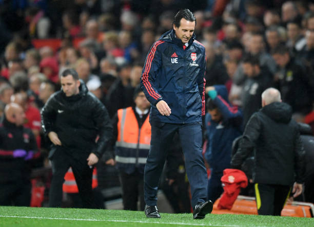 MANCHESTER, ENGLAND - SEPTEMBER 30: Unai Emery, Manager of Arsenal walks off the pitch at half time during the Premier League match between Manches...