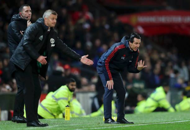 MANCHESTER, ENGLAND - SEPTEMBER 30:   Unai Emery, Manager of Arsenal gives his team instructions during the Premier League match between Manchester United and Arsenal FC at Old Trafford on September 30, 2019 in Manchester, United Kingdom. (Photo by Catherine Ivill/Getty Images)