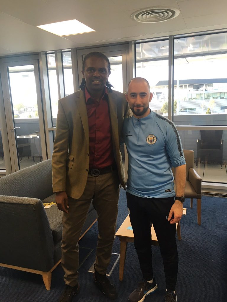 Joe Shields with Arsenal legend Kanu / Photo via Twitter