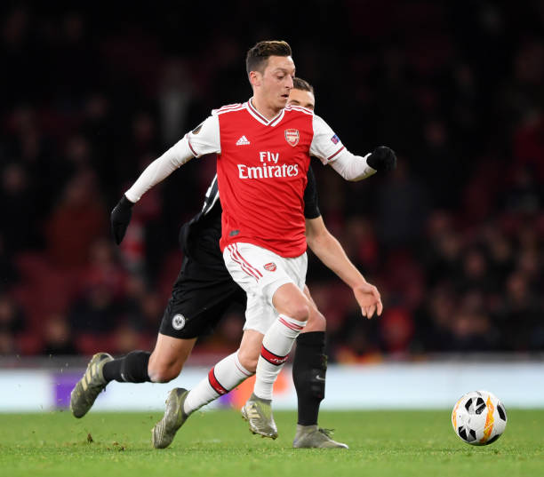 LONDON, ENGLAND - NOVEMBER 28: Mesut Ozil of Arsenal runs with the ball during the UEFA Europa League group F match between Arsenal FC and Eintracht Frankfurt at Emirates Stadium on November 28, 2019 in London, United Kingdom. (Photo by Shaun Botterill/Getty Images)
