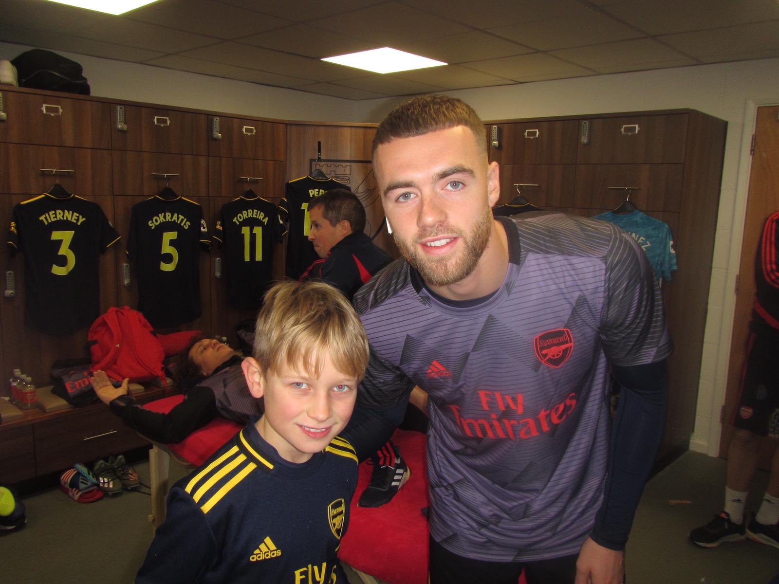 Calum Chambers with an Arsenal mascot (Photo via Twitter)