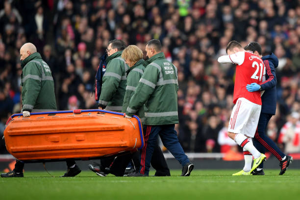 Chambers not putting a timeframe on injury recovery 3 LONDON, ENGLAND - DECEMBER 29: Callum Chambers of Arsenal leaves the pitch following an injury during the Premier League match between Arsenal FC and Chelsea FC at Emirates Stadium on December 29, 2019 in London, United Kingdom. (Photo by Shaun Botterill/Getty Images)