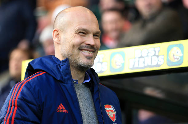 NORWICH, ENGLAND - DECEMBER 01: Interim Manager of Arsenal, Freddie Ljungberg looks on during the Premier League match between Norwich City and Arsenal FC at Carrow Road on December 01, 2019 in Norwich, United Kingdom. (Photo by Stephen Pond/Getty Images)