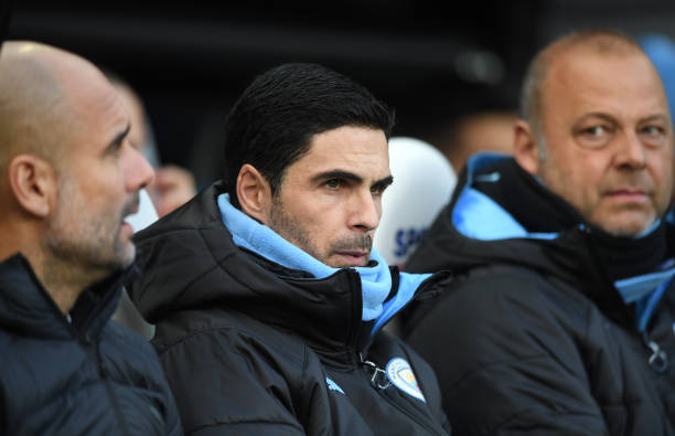 NEWCASTLE UPON TYNE, ENGLAND - NOVEMBER 30: City manager Pep Guardiola (l) and assistant Mikel Arteta (c) look on before the Premier League match b...