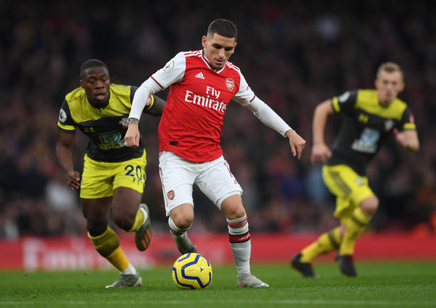 Torreira Napoli deal moves closer with fee between €30m and €35m 4 LONDON, ENGLAND - NOVEMBER 23: Lucas Torreira of Arsenal runs with the ball during the Premier League match between Arsenal FC and Southampton FC at Emirates Stadium on November 23, 2019 in London, United Kingdom. (Photo by Shaun Botterill/Getty Images)