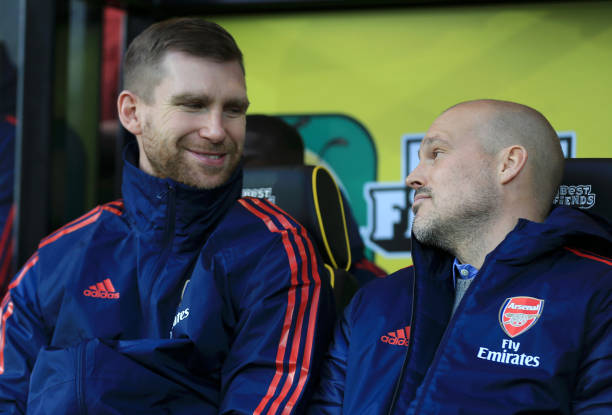 22 things I noticed as Arsenal bring back the banter era against Norwich 2 NORWICH, ENGLAND - DECEMBER 01: Interim Manager of Arsenal, Freddie Ljungberg next to Per Mertesacker during the Premier League match between Norwich City and Arsenal FC at Carrow Road on December 01, 2019 in Norwich, United Kingdom. (Photo by Stephen Pond/Getty Images)