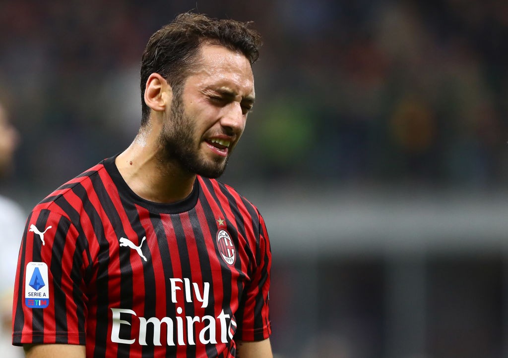 Calhanoglu to Arsenal? Milan fans all make the same joke 2 MILAN, ITALY - OCTOBER 20: Hakan Calhanoglu of AC Milan reacts during the Serie A match between AC Milan and US Lecce at Stadio Giuseppe Meazza on October 20, 2019, in Milan, Italy. (Photo by Marco Luzzani/Getty Images)
