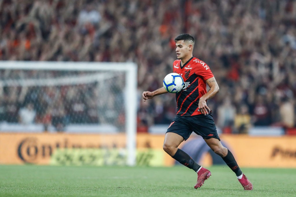 Arsenal interested in Athletico-PR's Bruno Guimaraes 2 CURITIBA, BRAZIL - SEPTEMBER 11: Bruno Guimarães of Athletico PR controls the ball during the match Athletico PR v Internacional as part of Copa do Brasil Final, at Arena da Baixada Stadium on September 11, 2019, in Curitiba, Brazil. (Photo by Lucas Uebel/Getty Images)