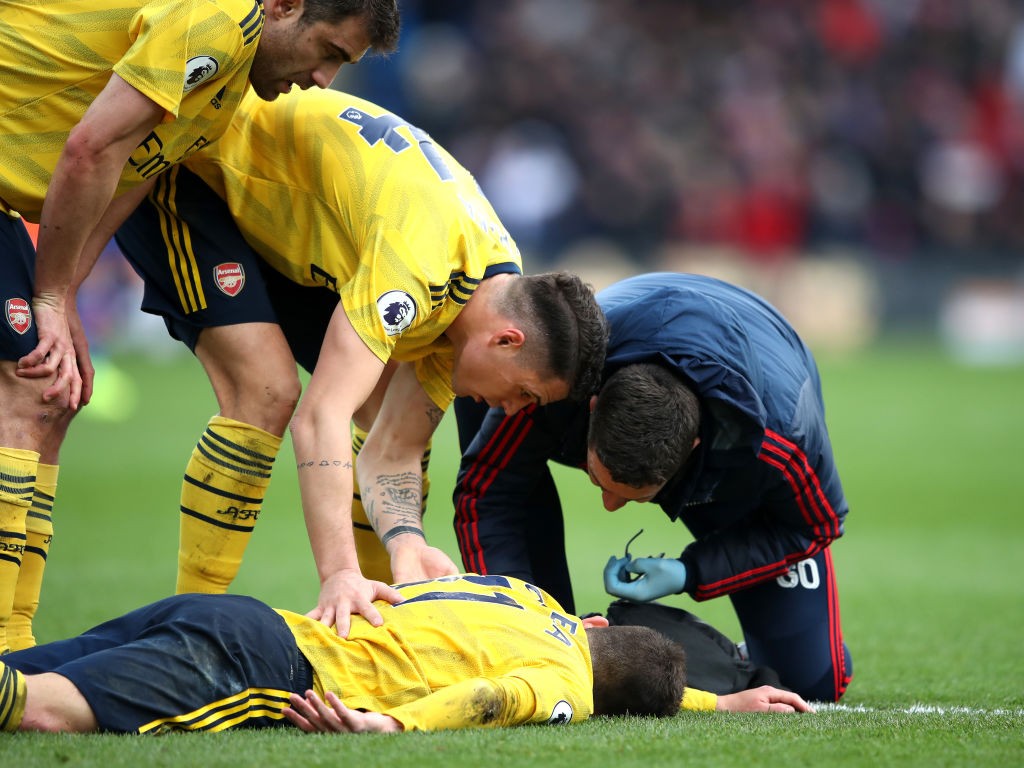 LONDON, ENGLAND - JANUARY 11: Lucas Torreira of Arsenal receives medical treatment during the Premier League match between Crystal Palace and Arsen...