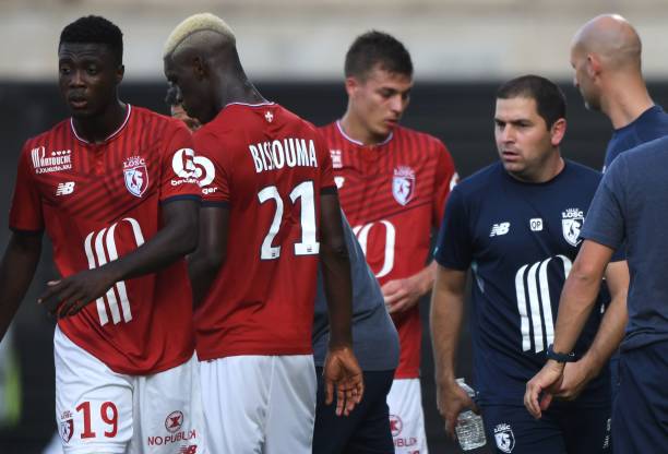 Marcelo Bielsa: Pepe has skills, obvious skills, skills to show 2 Lille's Argentinian head coach Marcelo Bielsa (2R) talks to Lille's Ivorian forward Nicolas Pepe (L) and Lille's Malian midfielder Yves Bissouma (C) during the French L1 football match between Angers (SCO) and Lille (Losc) at The Raymond-Kopa Stadium, in Angers, north-western France on August 27, 2017. / AFP PHOTO / JEAN-FRANCOIS MONIER (Photo credit should read JEAN-FRANCOIS MONIER/AFP via Getty Images)