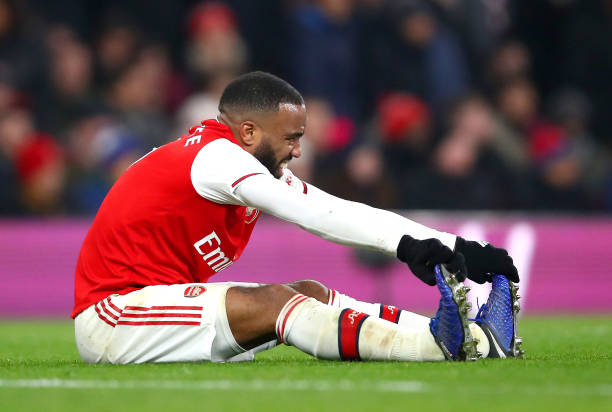 LONDON, ENGLAND - JANUARY 01: Alexandre Lacazette of Arsenal goes down stretching his legs during the Premier League match between Arsenal FC and Manchester United at Emirates Stadium on January 01, 2020 in London, United Kingdom. (Photo by Julian Finney/Getty Images)