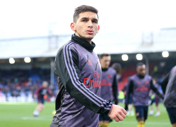 LONDON, ENGLAND - JANUARY 11: Lucas Torreira of Arsenal warms up prior to the Premier League match between Crystal Palace and Arsenal FC at Selhurs...