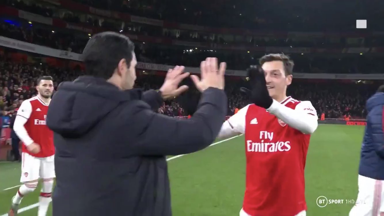 Mesut Ozil wants Mikel Arteta to pick him again 2 Mesut Ozil and Mikel Arteta