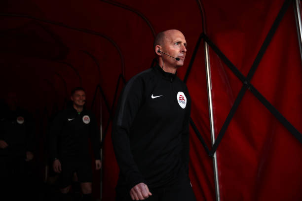 LONDON, ENGLAND - JANUARY 18: Referee Mike Dean in action on his 500th Premier League match during the Premier League match between Arsenal FC and ...