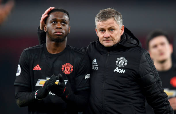 LONDON, ENGLAND - JANUARY 01: Ole Gunnar Solskjaer, Manager of Manchester United speaks to Aaron Wan-Bissaka of Manchester United after the Premier...