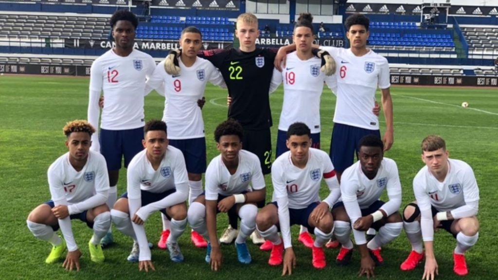 Omari Hutchinson (bottom-left) with the England u17s (Photo via TheFA.com)